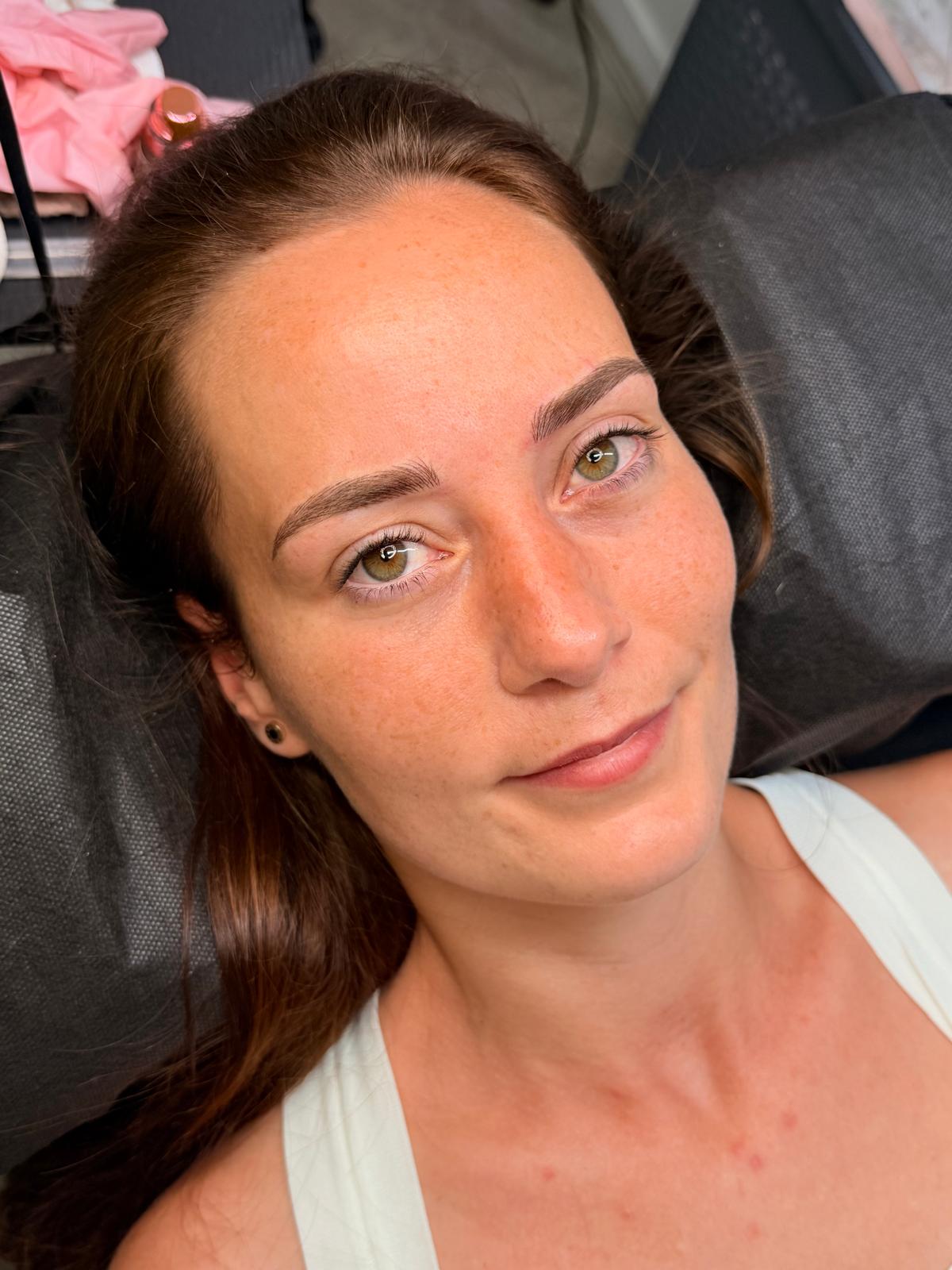 Microblading pelo a pelo realizado en Sadelva Valencia