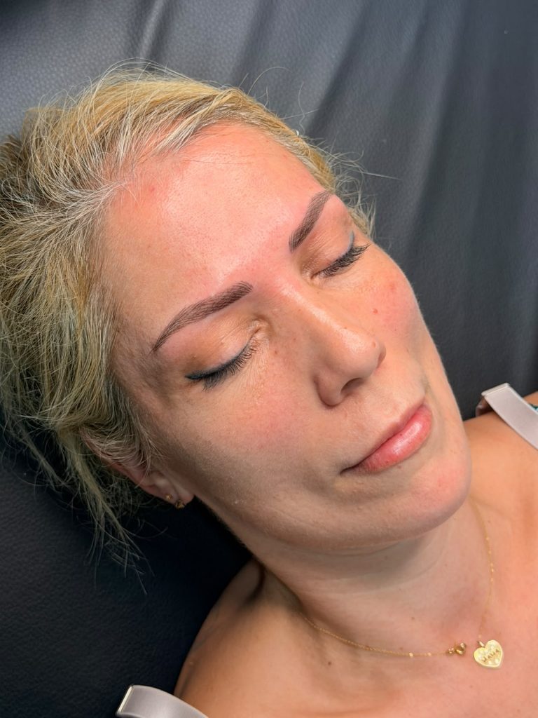 Trabajo de microblading realizado en Sadelva Valencia