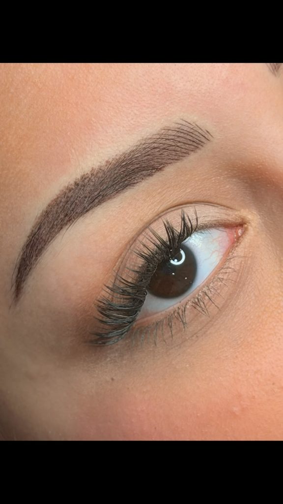 Trabajo de microblading realizado en Sadelva Valencia